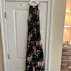 Lulu’s floral maxi dress Large